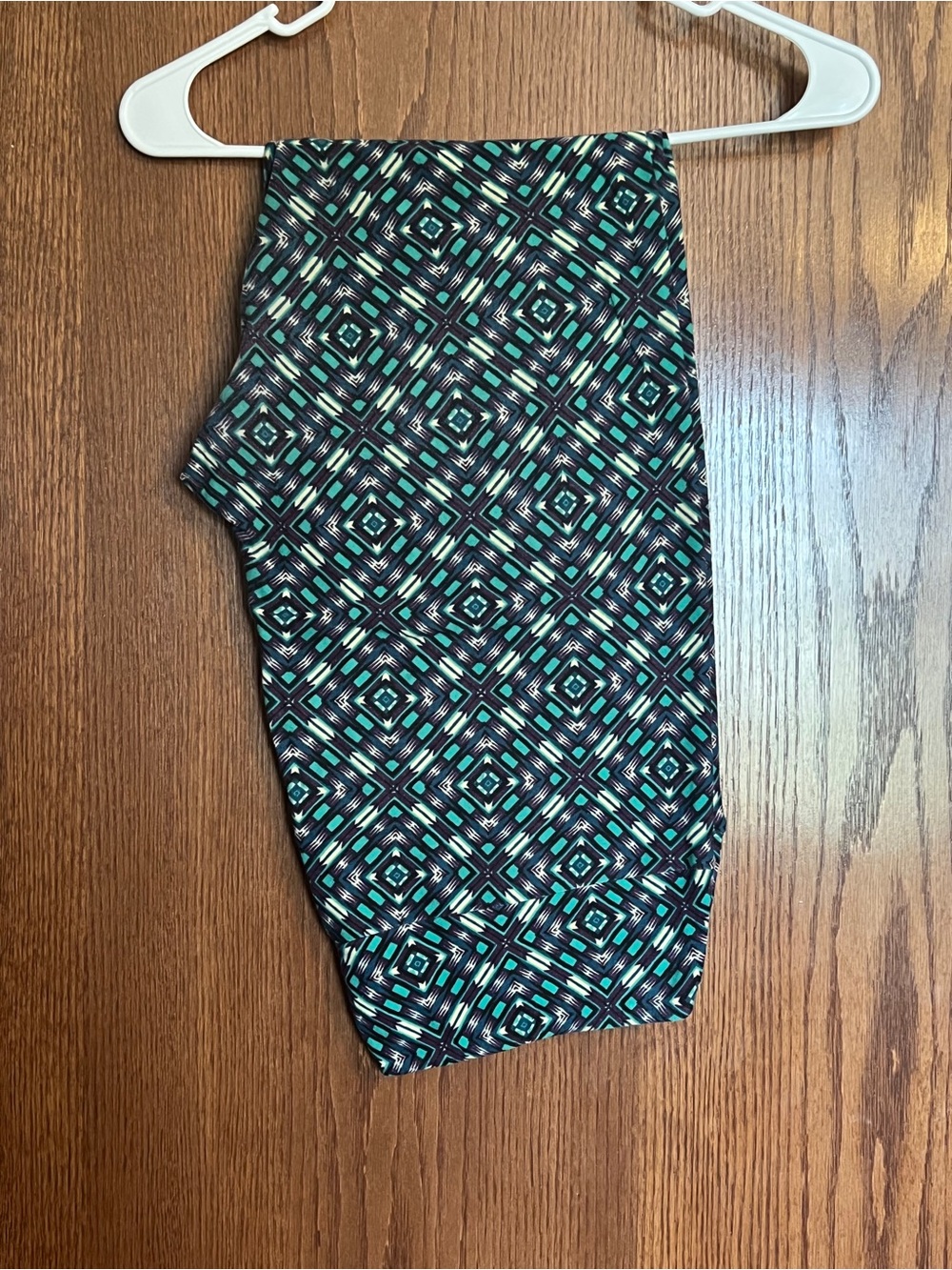 LuLaRoe Geometric Leggings in Teal, Black, and White